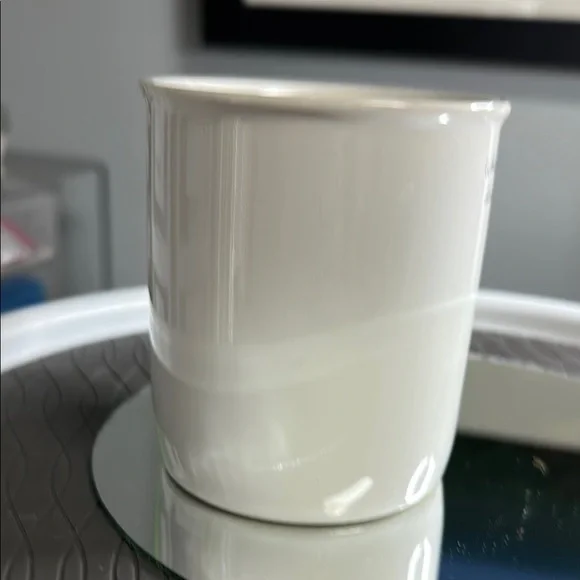 United Way Mug with colored pencils, stars and United Way Logo - Picture 5 of 7